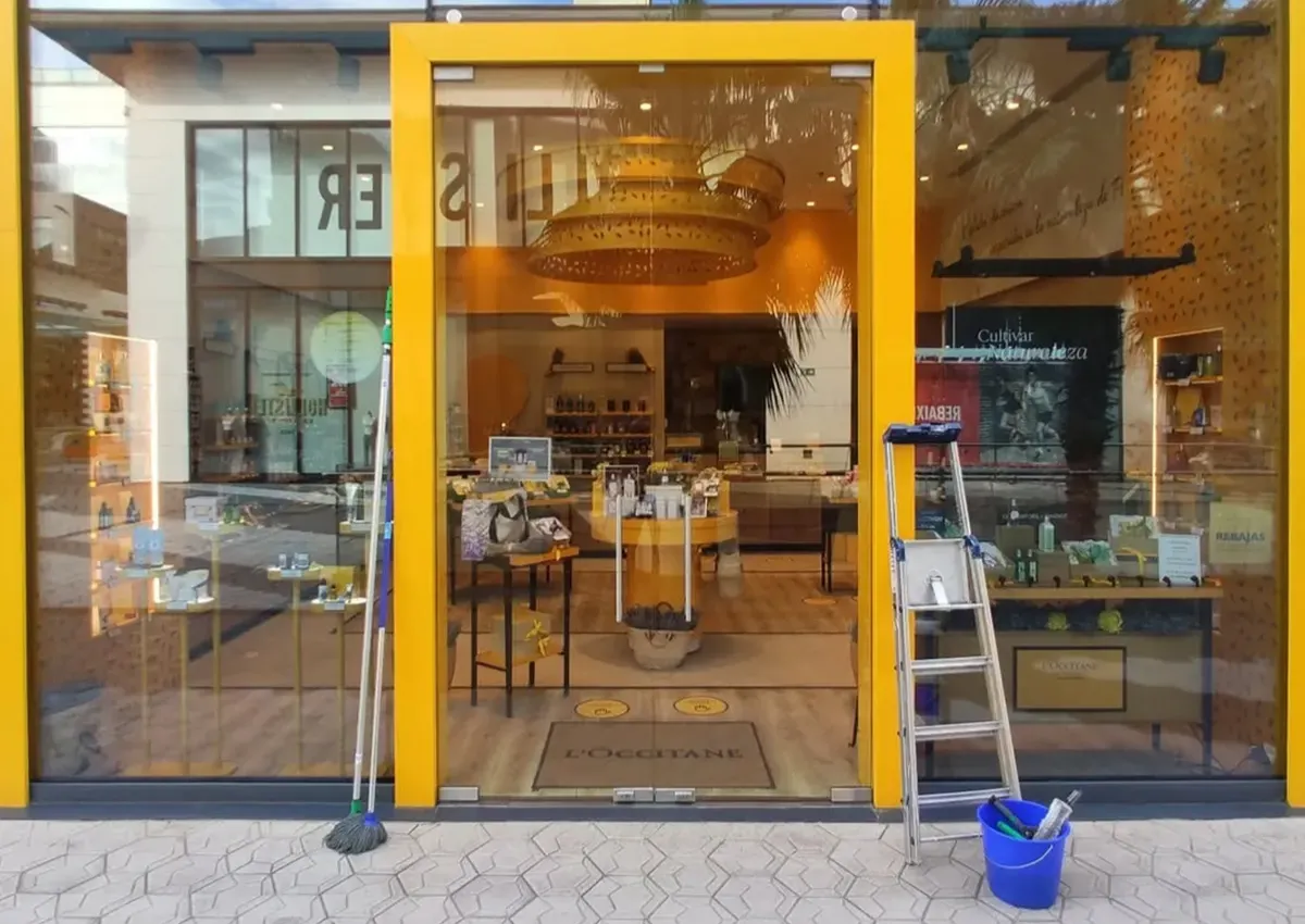 Limpieza de crsitales en Mollet del Vallès