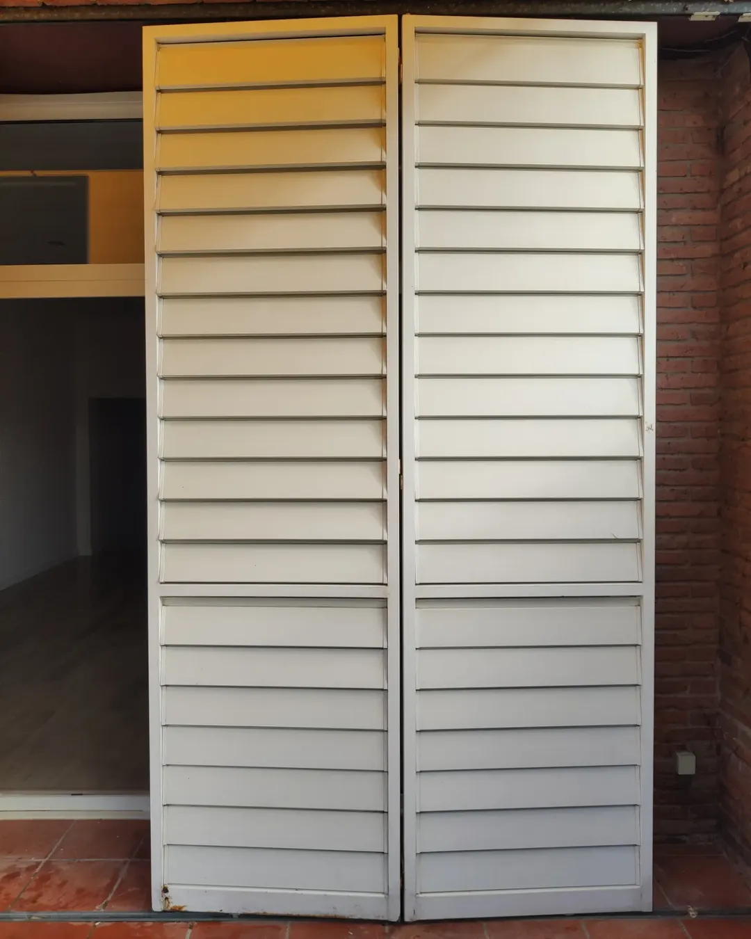 Mantenimiento de persianas menorquinas en casa particular - Servinet Barcelona