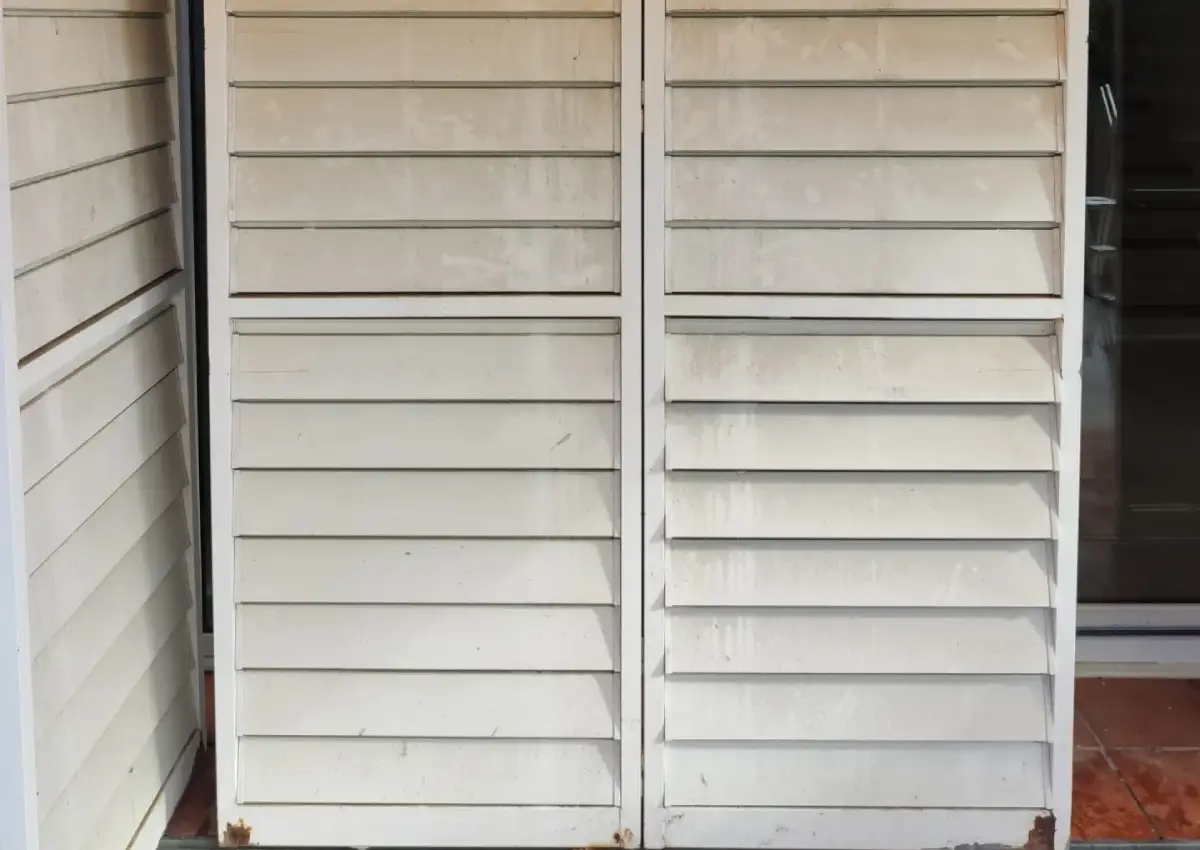 Mantenimiento de persianas menorquinas en casa particular - Servinet Barcelona